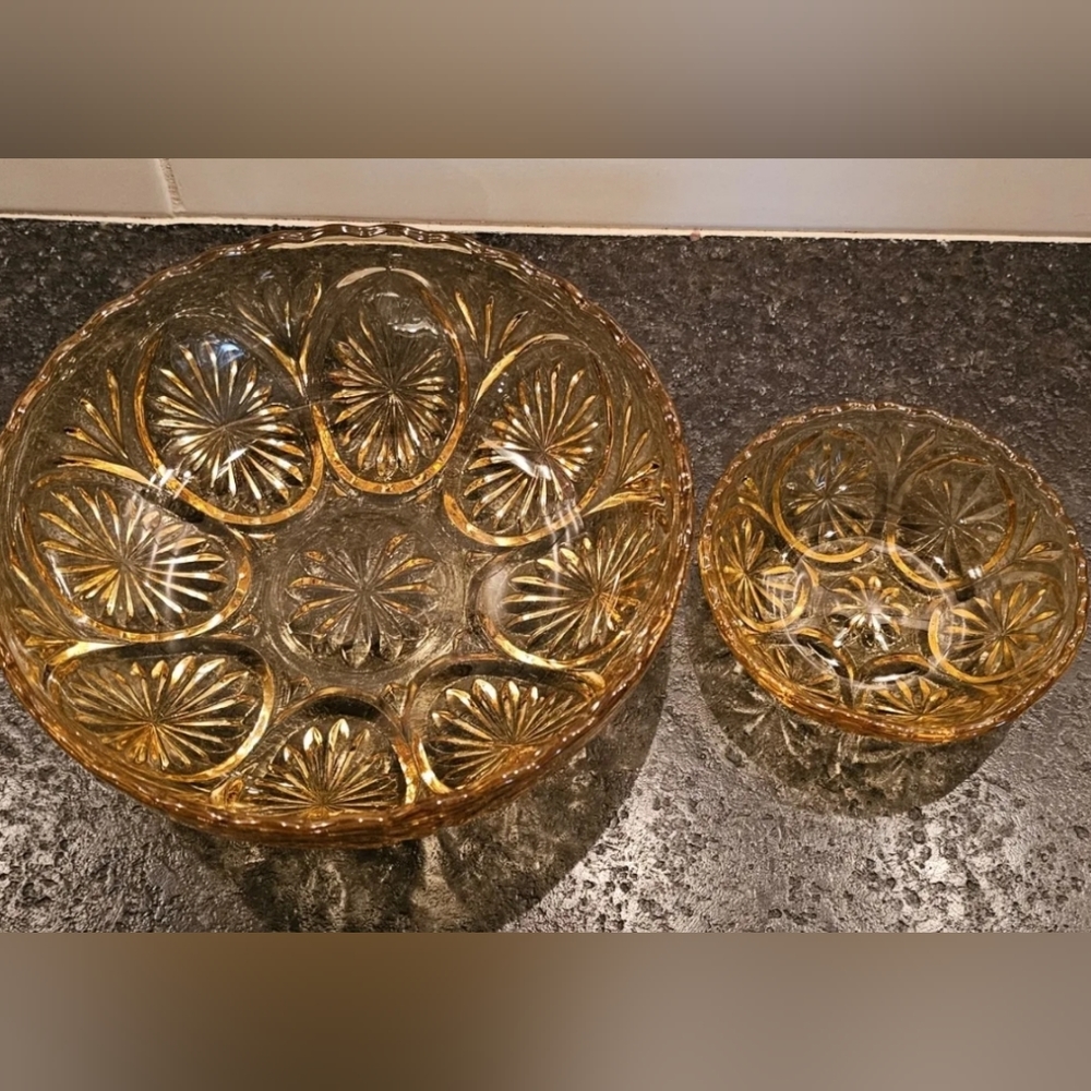 Vintage two piece Indiana starburst/daisy amber glass bowls